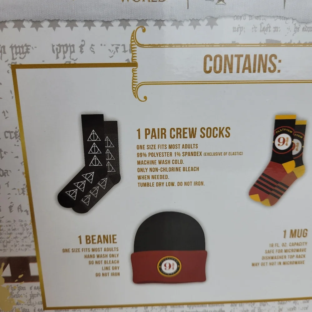 Hogwarts Harry‎ Potter Boxed Gift Set: Coffee Mug, Socks, Beanie Hat. Wizzard.